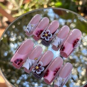 Elegant Floral Pink Nail Set